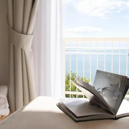 - Boutique Bed & Breakfast *