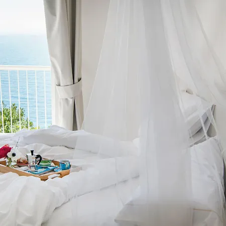 - Boutique 4*